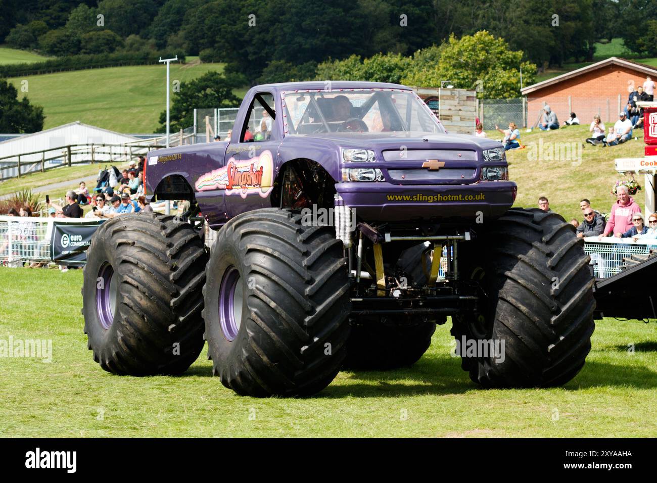Truckfest, Royal Welsh Showground, Builth Wells, Royaume-Uni. 24 août 2024. Alan Vaughan des camions monstres Slingshot se produira cet après-midi. Banque D'Images Truckfest, Royal Welsh Showground, Builth Wells, Royaume-Uni. 24 août 2024. Alan Vaughan des camions monstres Slingshot se produira cet après-midi. Banque D'Images