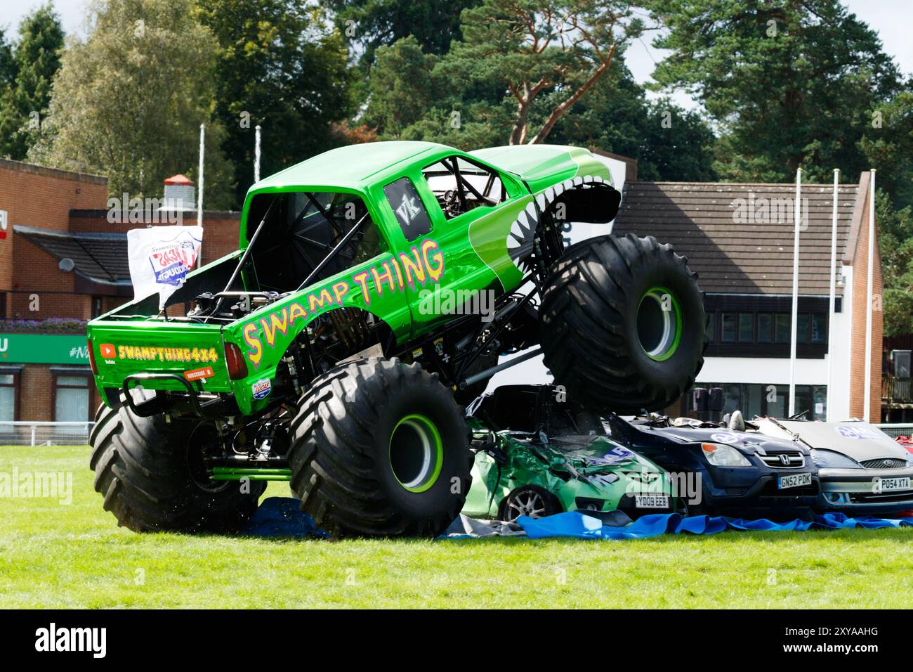 Truckfest, Royal Welsh Showground, Builth Wells, Royaume-Uni. 24 août 2024. Tony Dixon de Swamp Thing Monster Trucks se produit cet après-midi. Banque D'Images Truckfest, Royal Welsh Showground, Builth Wells, Royaume-Uni. 24 août 2024. Tony Dixon de Swamp Thing Monster Trucks se produit cet après-midi. Banque D'Images