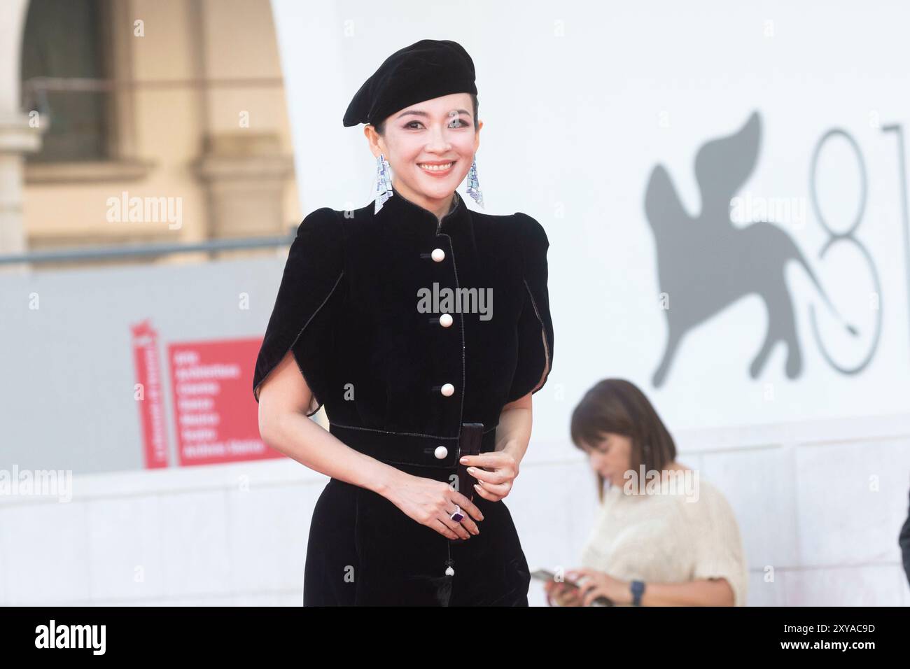 Zhang Ziyi assiste à la première de 'Beetlejuice Beetlejuice' lors de la soirée d'ouverture du 81ème Festival International du film de Venise au Palazzo del Cinema sur le Lido à Venise, Italie, le 28 août 2024. Banque D'Images