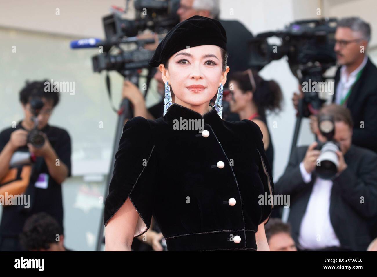 Venise, Italien. 28 août 2024. Zhang Ziyi assiste à la première de 'Beetlejuice Beetlejuice' lors de la soirée d'ouverture du 81ème Festival International du film de Venise au Palazzo del Cinema sur le Lido à Venise, Italie, le 28 août 2024. Crédit : dpa/Alamy Live News Banque D'Images
