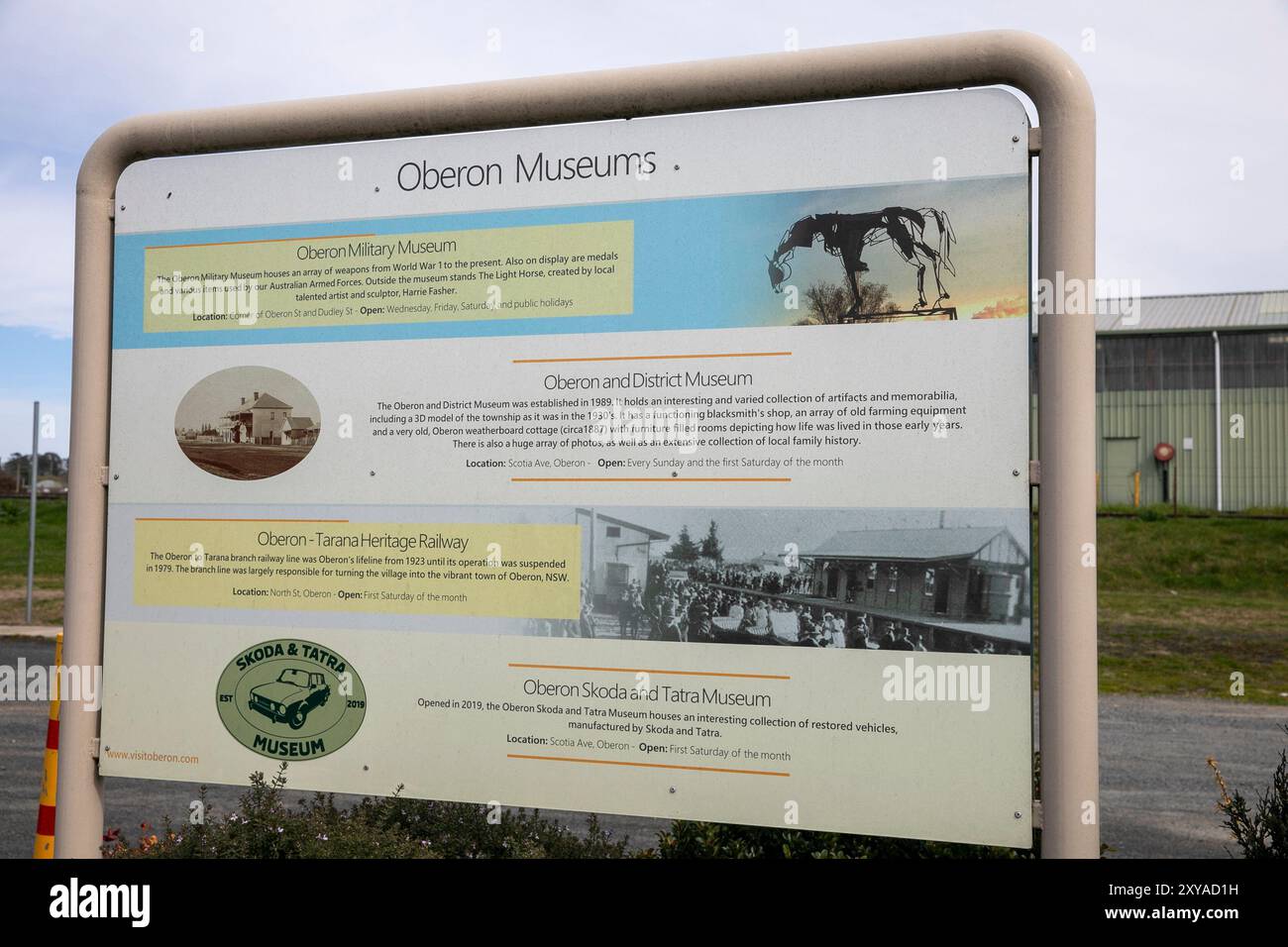 Oberon dans la région de Nouvelle-Galles du Sud et signe pour les attractions du musée de la ville, Australie Banque D'Images