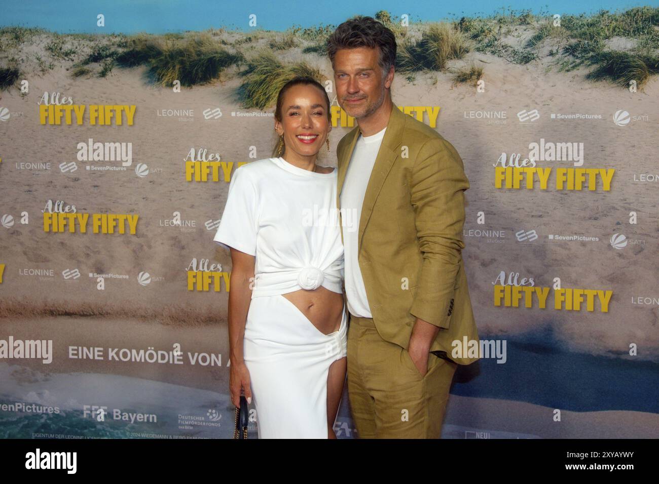 Annemarie et Wayne Carpendale, ALLES CINQUANTE CINQUANTE CINQUANTE, tapis rouge pour la première, cinéma au Kulturbrauerei, Berlin, 27.08.2024 Banque D'Images