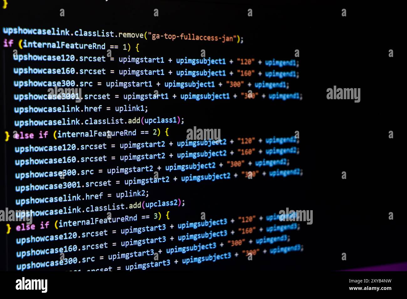 Code source du logiciel. Code de programmation. Code de programmation sur l'écran de l'ordinateur. Développeur travaillant sur des codes de programme dans le bureau. Code source Banque D'Images