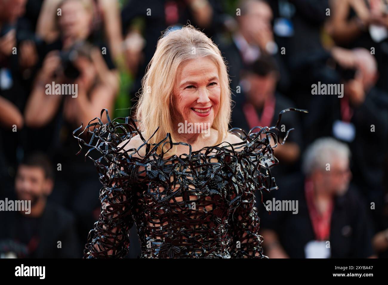 VENISE, ITALIE - AOÛT 28 2024 - tapis rouge d'ouverture - Catherine O'Hara assiste à un tapis rouge pour le film 'Beetlejuice Beetlejuice' pendant le 81 Banque D'Images