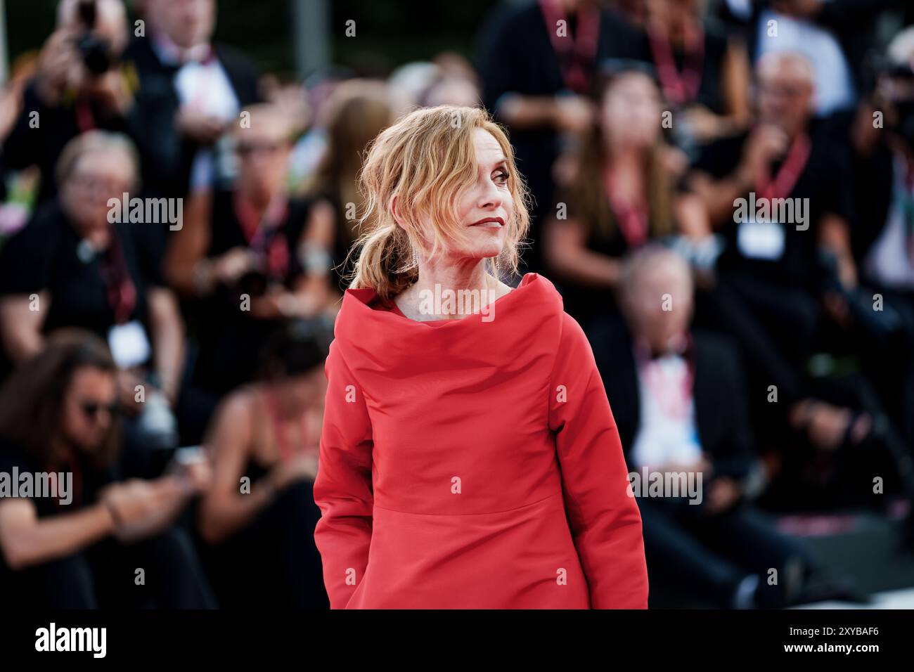 VENISE, ITALIE - AOÛT 28 2024 - tapis rouge d'ouverture - Isabelle Huppert assiste à un tapis rouge pour le film 'Beetlejuice Beetlejuice' pendant le 81 Banque D'Images