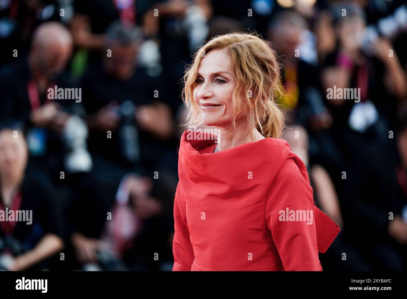 VENISE, ITALIE - AOÛT 28 2024 - tapis rouge d'ouverture - Isabelle Huppert assiste à un tapis rouge pour le film 'Beetlejuice Beetlejuice' pendant le 81 Banque D'Images
