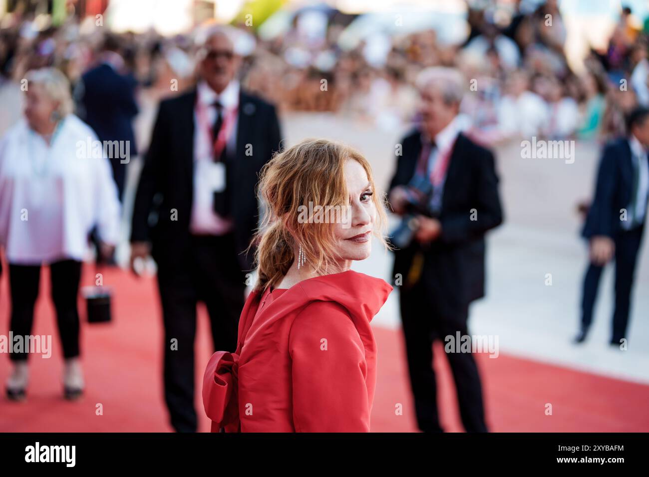 VENISE, ITALIE - AOÛT 28 2024 - tapis rouge d'ouverture - Isabelle Huppert assiste à un tapis rouge pour le film 'Beetlejuice Beetlejuice' pendant le 81 Banque D'Images