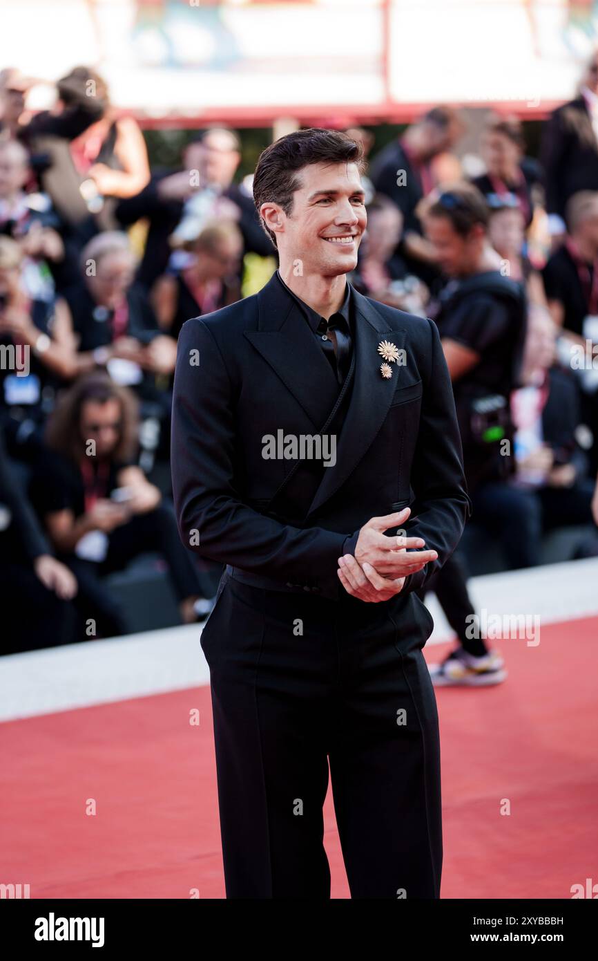 VENISE, ITALIE - AOÛT 28 2024 - tapis rouge d'ouverture - Roberto Bolle assiste à un tapis rouge pour le film 'Beetlejuice Beetlejuice' pendant le 81ème Veni Banque D'Images