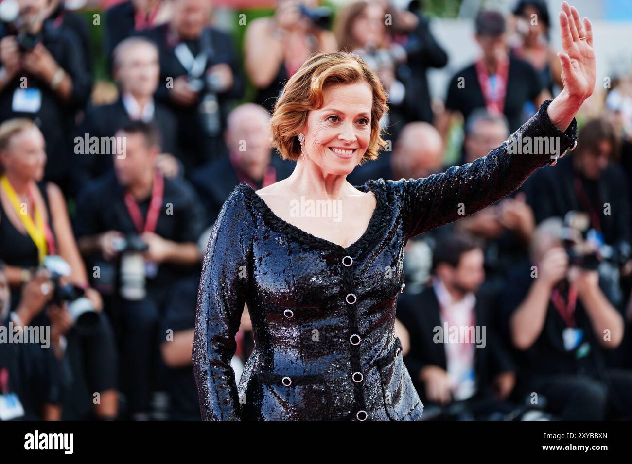 VENISE, ITALIE - AOÛT 28 2024 - tapis rouge d'ouverture - Sigourney Weaver assiste à un tapis rouge pour le film 'Beetlejuice Beetlejuice' pendant le 81 Banque D'Images