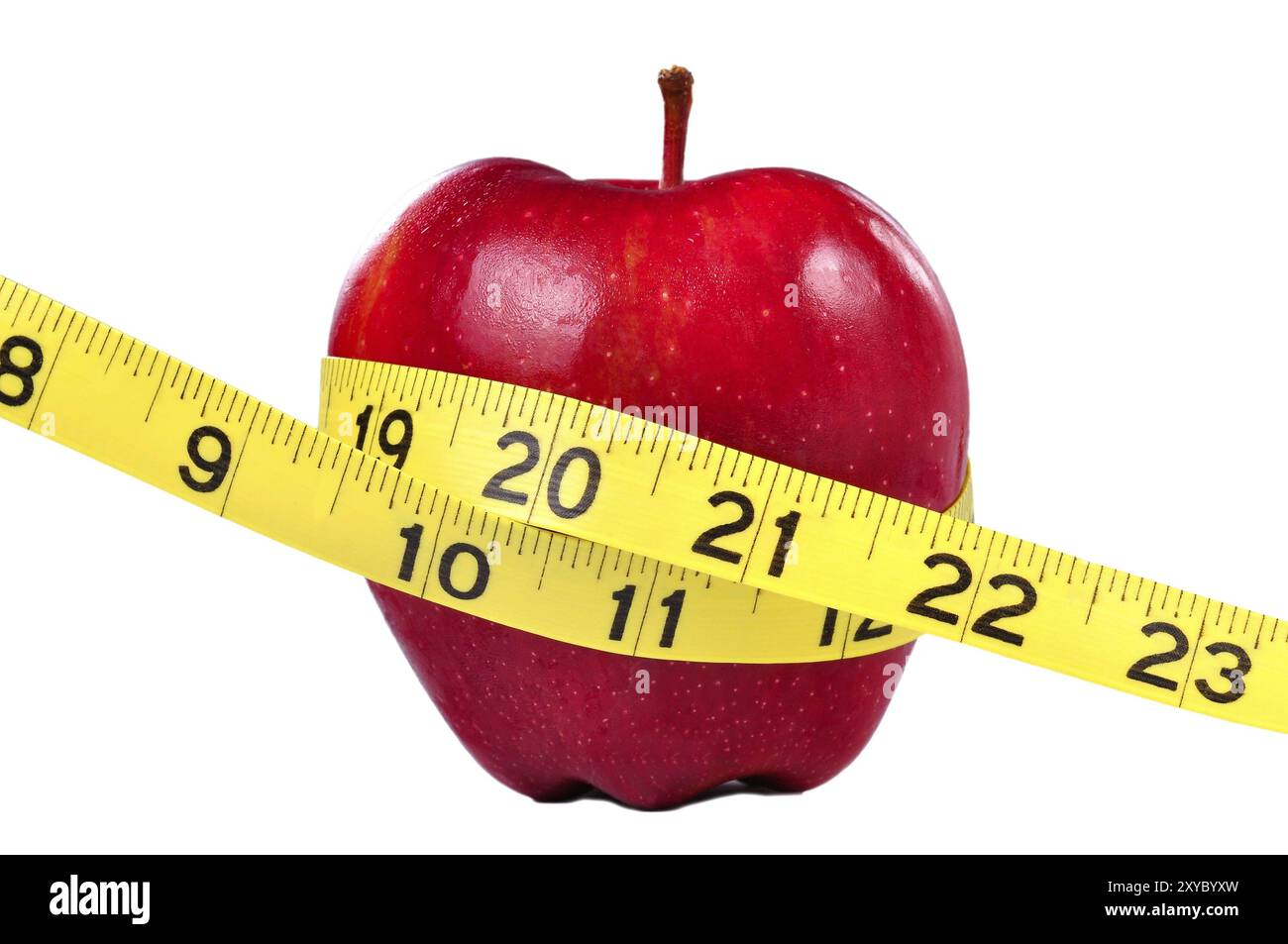 Pomme rouge et ruban à mesurer jaune pour symboliser une alimentation saine et le contrôle du poids corporel Banque D'Images