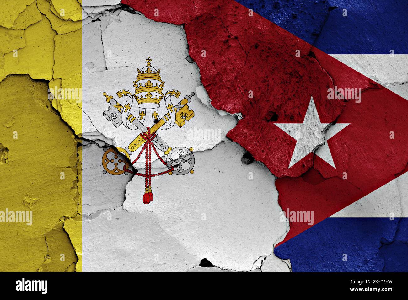 Drapeau du Vatican et de Cuba peint sur un mur fissuré Banque D'Images