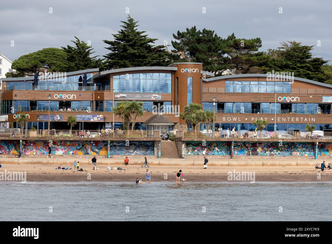Vue générale de l'Ocean Entertainment Complex à Exmouth, Devon, Royaume-Uni. Exmouth est situé près du début de la côte jurassique, qui part de Banque D'Images