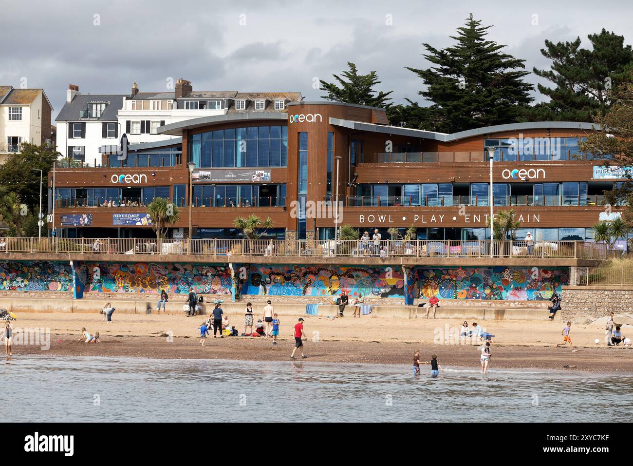 Vue générale de l'Ocean Entertainment Complex à Exmouth, Devon, Royaume-Uni. Exmouth est situé près du début de la côte jurassique, qui part de Banque D'Images
