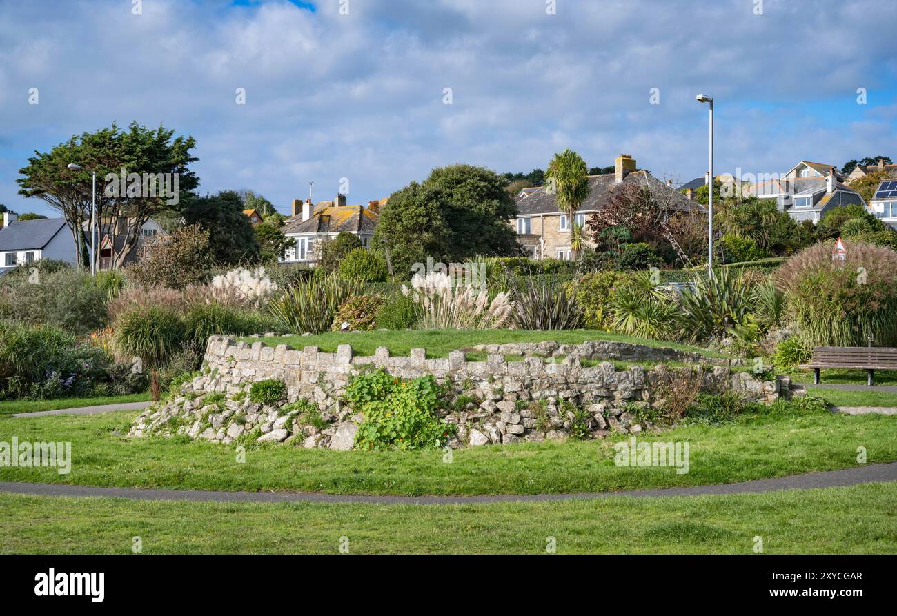 Bedford Bolitho Gardens, autrefois jardins ornementaux publics jusqu'à ce que la tempête soit endommagée, sont maintenant un parc de jeux pour enfants. Wherrytown, Penzance, Cornouailles, Royaume-Uni Banque D'Images