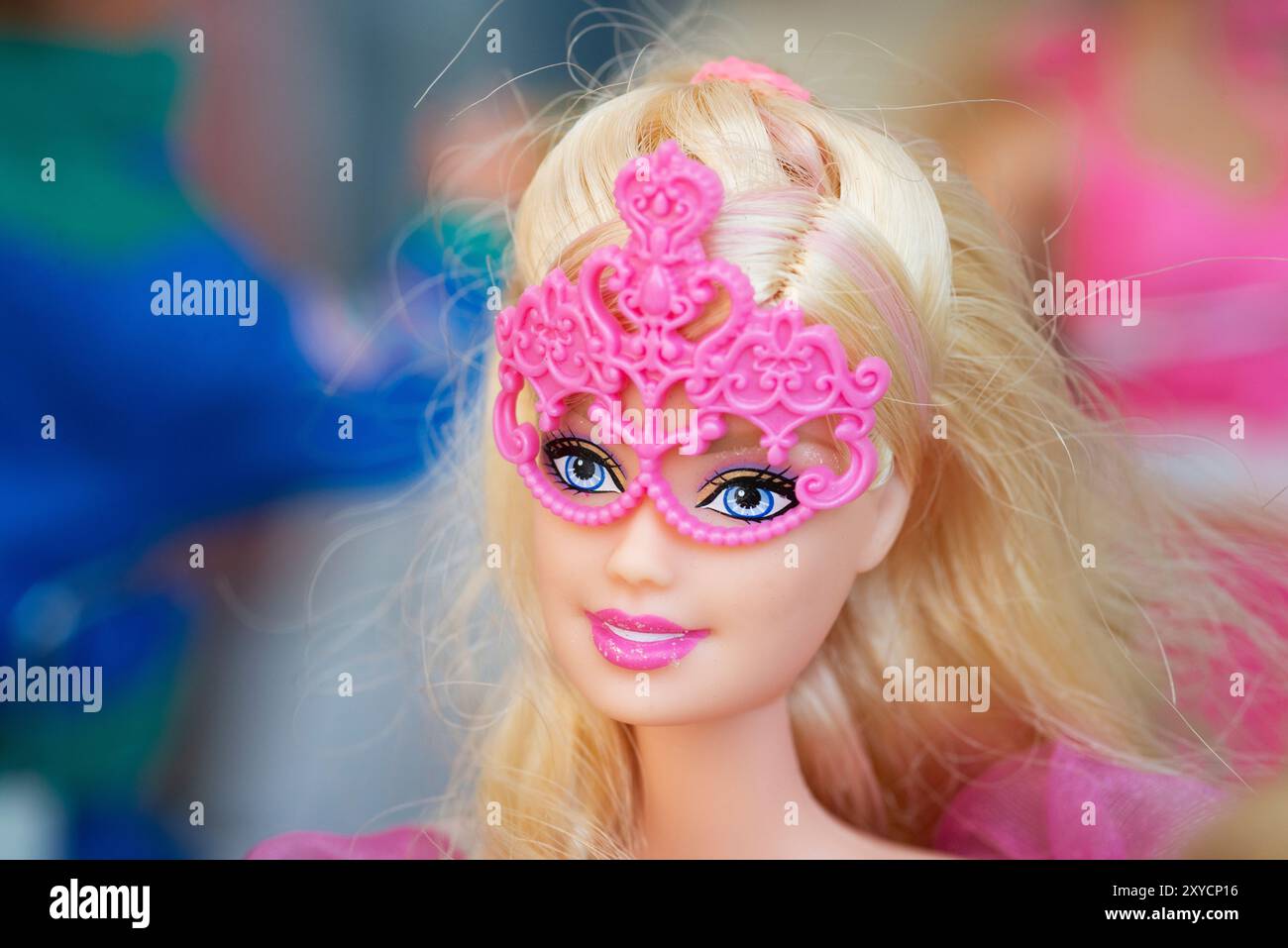 Barbie dans le costume rose Corinne trois mousquetaires Banque D'Images