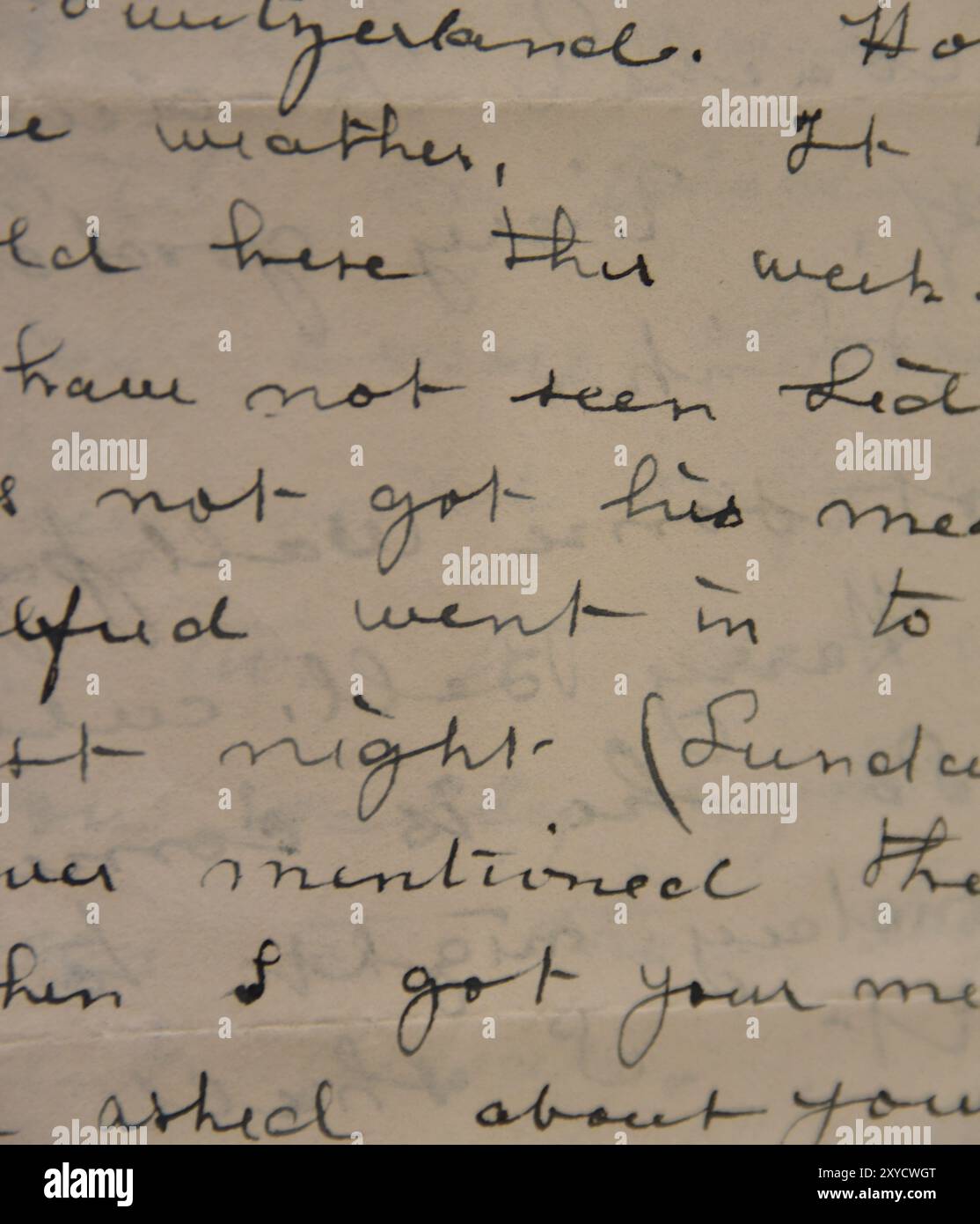 Extrait d'une ancienne lettre manuscrite des années 1940 avec écriture typique de cette époque Banque D'Images