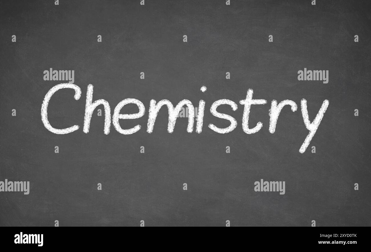 Leçon de chimie sur tableau noir ou tableau noir. écrit à la craie blanche Banque D'Images