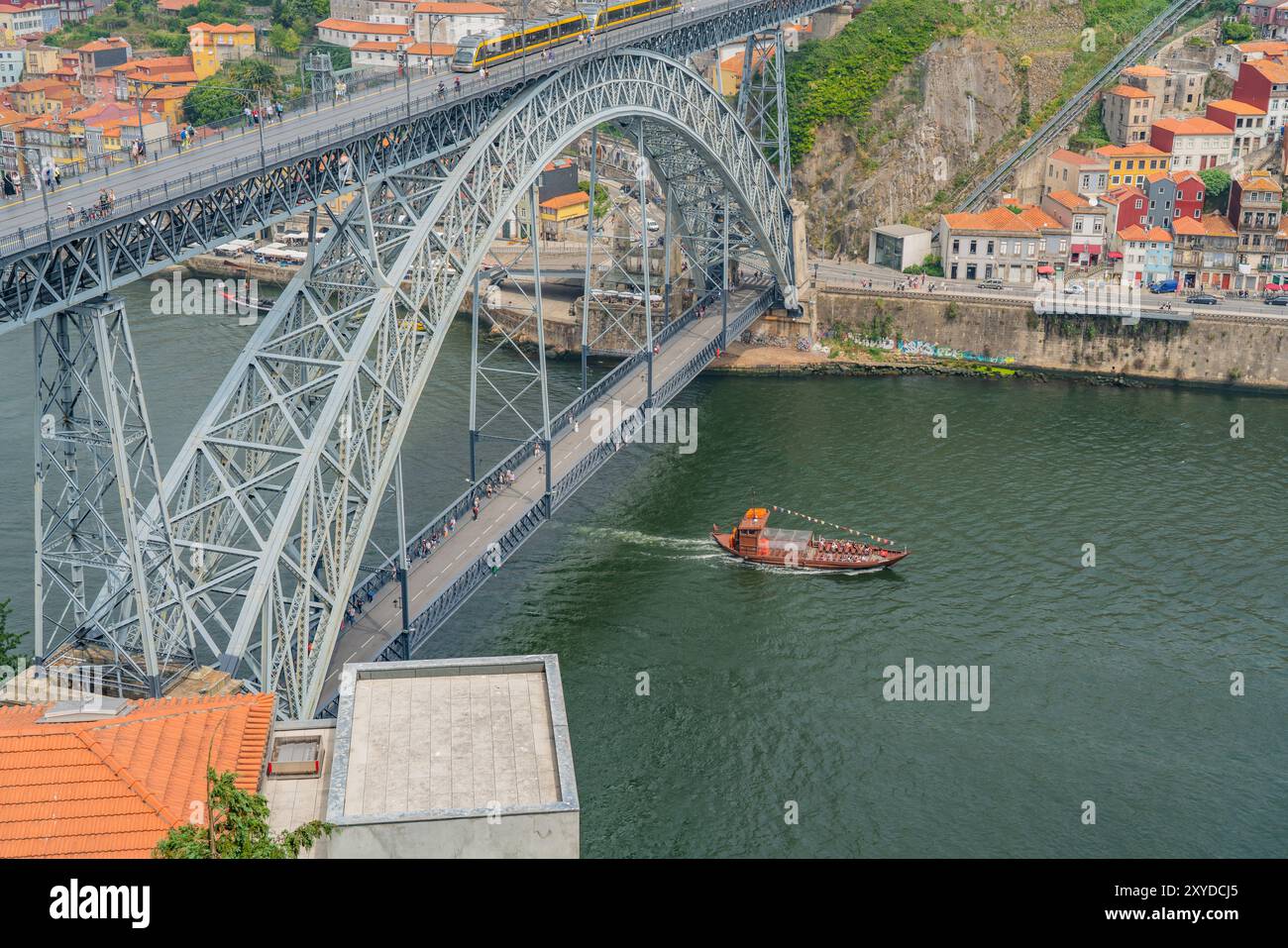 Porto, Portugal - 28 juin 2024 : belle vue sur la ville de Porto avec le pont Ponte Dom Luis I. Porto Banque D'Images