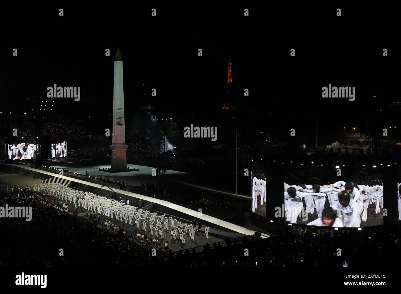 Paris, France. 28 août 2024. PARIS, FRANCE - AOÛT 28 : danseurs lors de la cérémonie d'ouverture des Jeux Paralympiques de Paris 2024 à la place de la Concorde le 28 août 2024 à Paris, France. (Photo de Patrick Goosen/BSR Agency) crédit : BSR Agency/Alamy Live News Banque D'Images