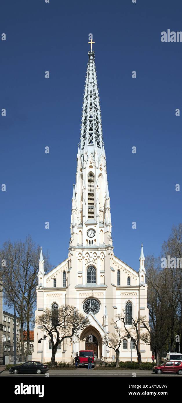 Église néo-gothique de Varsovie (période de construction : 1866-1882) avec la tour de l'église ajourée caractéristique Banque D'Images