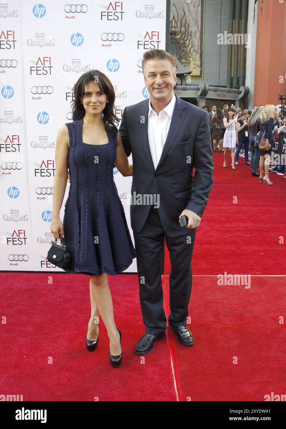 Alec Baldwin et Hilaria Thomas lors du Gala 2012 de l'AFI FEST projection de « Rise of the Guardians » au Grauman's Chinese Theatre à Hollywood, aux États-Unis Banque D'Images