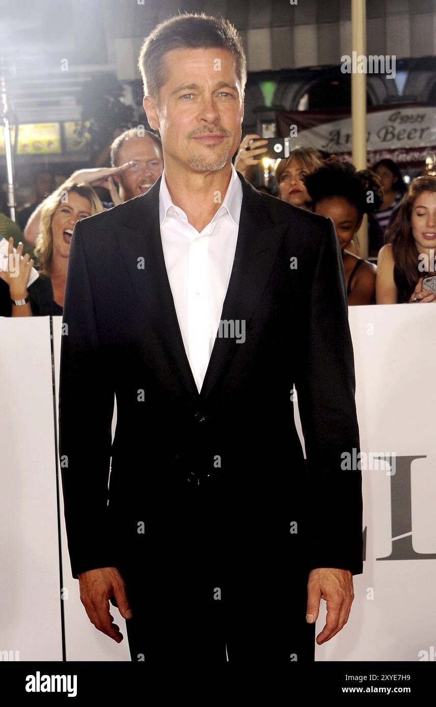 Brad Pitt à la première de 'Allied' à Los Angeles au Regency Village Theatre à Westwood, États-Unis le 9 novembre 2016 Banque D'Images
