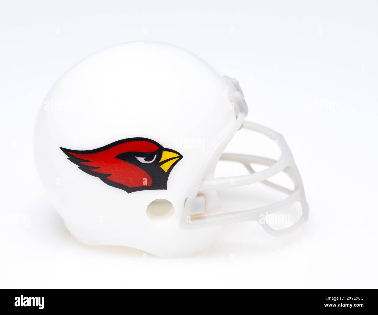 IRVINE, CALIFORNIE - 30 AOÛT 2018 : mini casque de football de collection de l'Arizona Cardinals National Football Conference West. Banque D'Images
