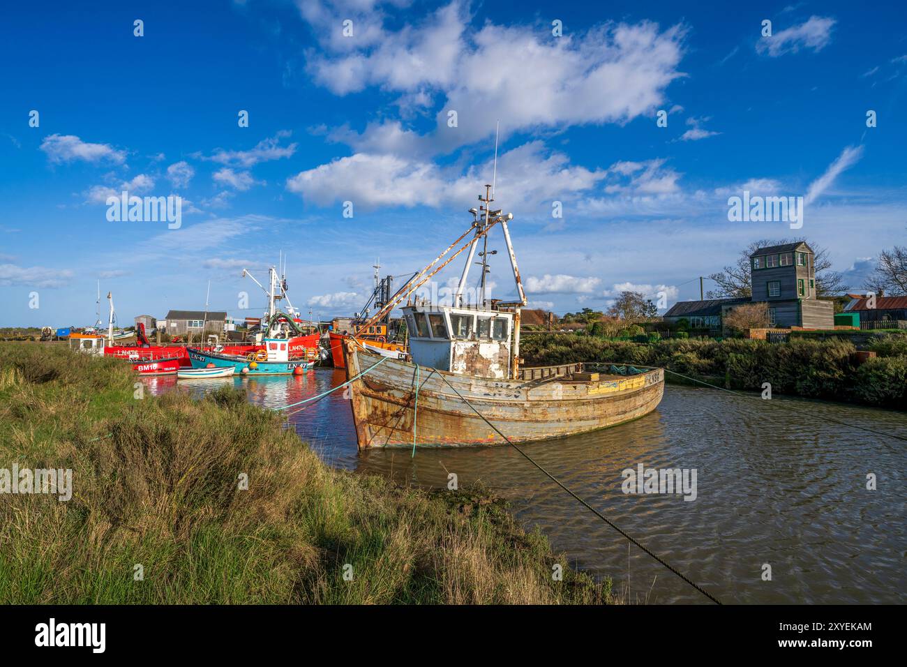 Bateaux de pêche à Brancaster Staithe sur la côte nord du Norfolk au Royaume-Uni Banque D'Images