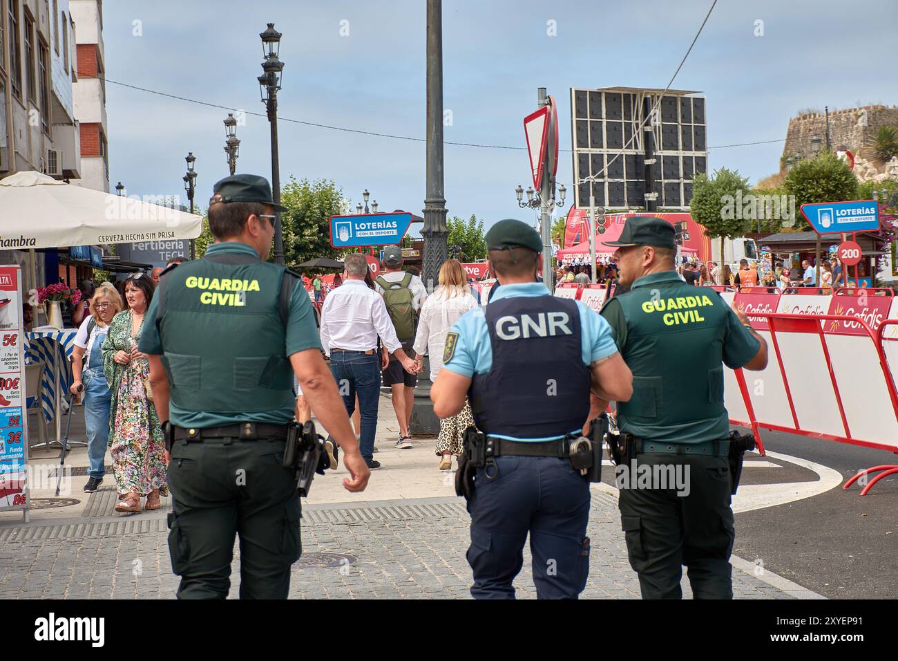 Bayona, Pontevedra, Espagne ; août, 27,2024;patrouille coopérative entre l'Espagne et le Portugal, avec deux officiers de la Guardia civil et un Guarda Nacional Re Banque D'Images