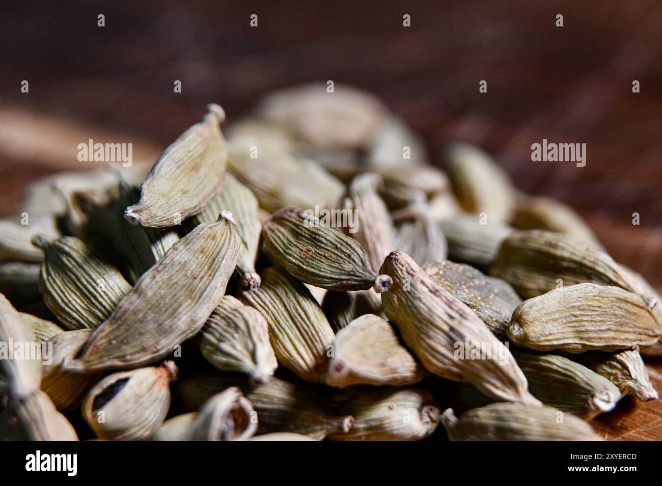 Capsules de cardamome vertes entières Banque D'Images