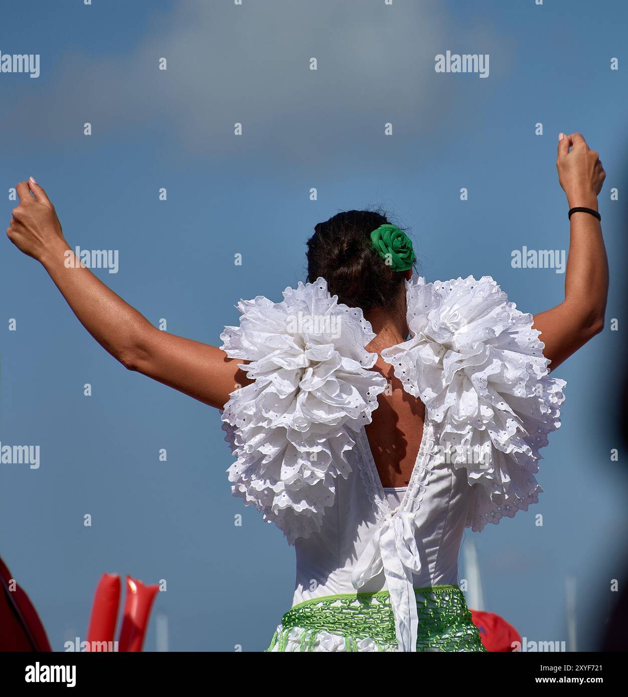 Ayona,Pontevedra,Espagne ; août,27,2024;un spectacle de rue se déroulant dans les charmantes rues de Bayona. La scène est remplie d'énergie comme performer Banque D'Images