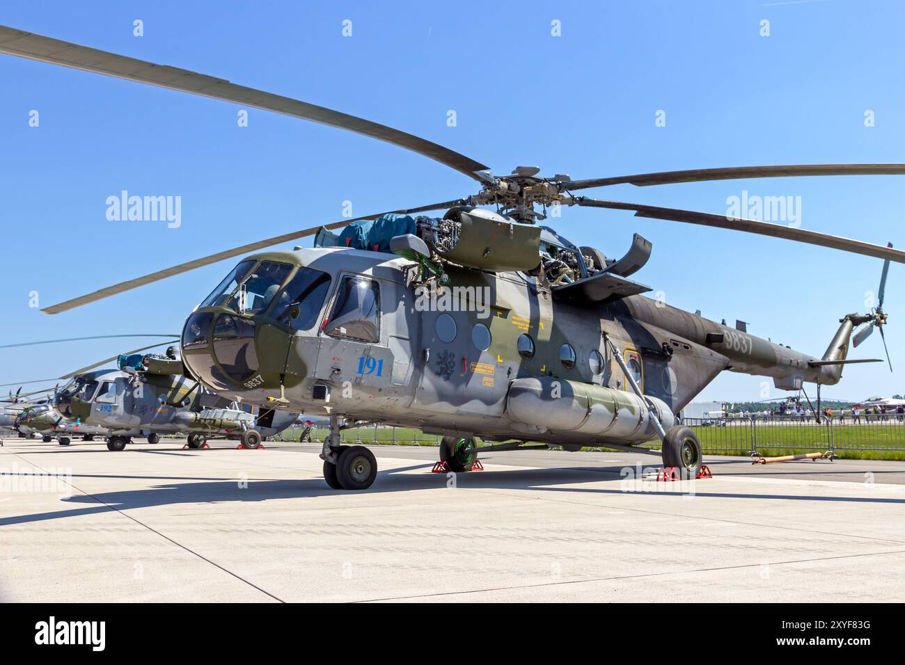 Hélicoptère de l'armée de l'air tchèque Mil Mi-17 Hip sur le tarmac de l'aéroport de Schonefeld pendant l'ILA. Berlin, Allemagne - 22 mai 2014 Banque D'Images