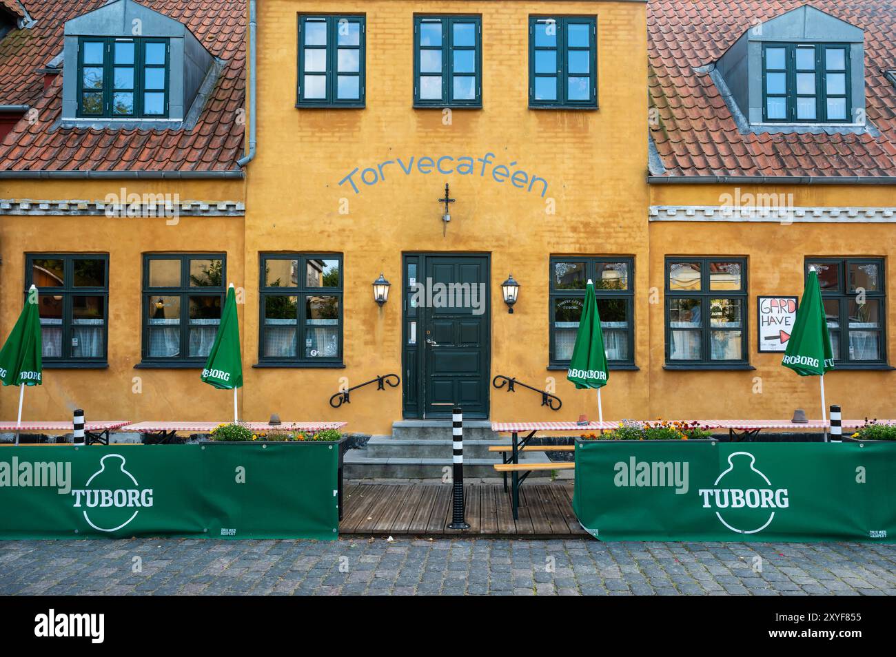 Praesto, Seeland, Danemark, 22 juillet 2024 - façade colorée d'un pub local Banque D'Images