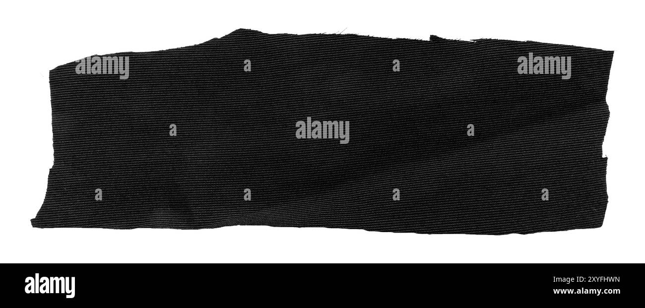 Un morceau de tissu noir déchiré sur un fond blanc. Isolat textile Banque D'Images