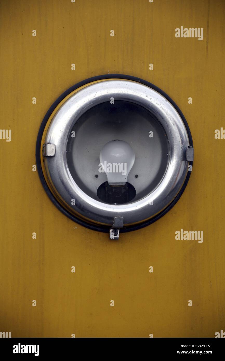 Dans le passé, de simples ampoules servaient d'éclairage pour un wagon Banque D'Images