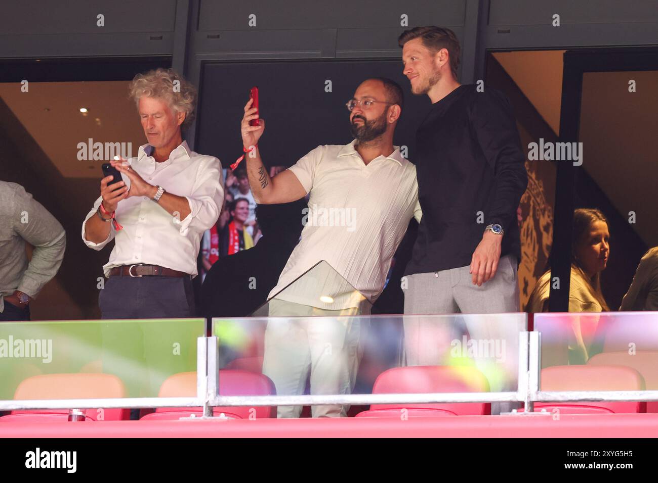 Amsterdam, pays-Bas. 29 août 2024. AMSTERDAM, PAYS-BAS - AOÛT 29 : Wout Weghorst prend des photos avec ses fans lors du match de play-offs de l'UEFA Europa League entre l'AFC Ajax et Jagiellonia Bialystok à la Johan Cruijff Arena le 29 août 2024 à Amsterdam, pays-Bas. (Photo de Peter Lous/Orange Pictures) crédit : Orange pics BV/Alamy Live News Banque D'Images