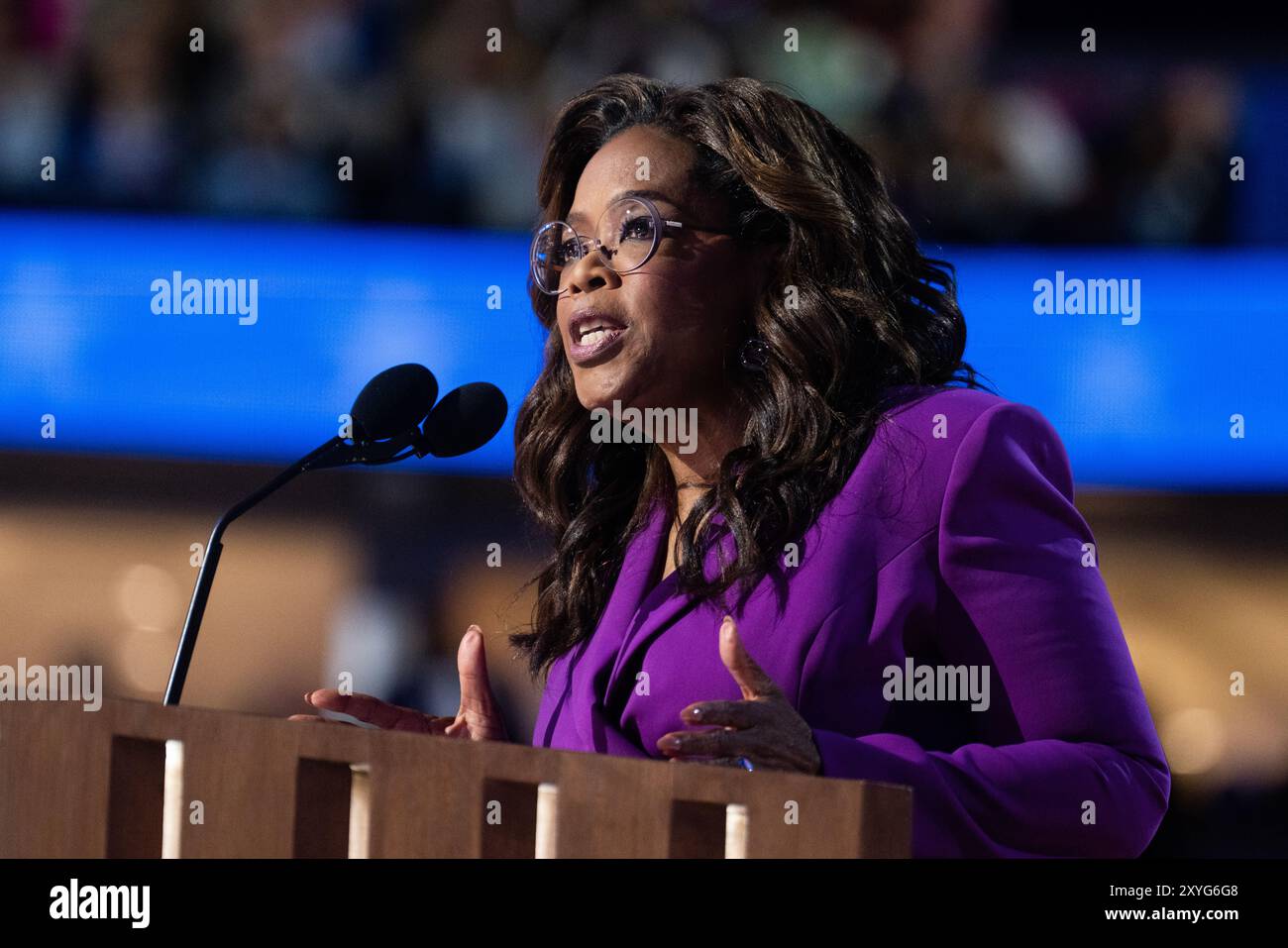 Chicago, États-Unis. 21 août 2024. ÉTATS-UNIS - 21 AOÛT : Oprah Winfrey prend la parole lors de la troisième nuit de la Convention nationale démocrate au United Center à Chicago, Ill., le mercredi 21 août 2024. (Tom Williams/CQ Roll Call/SIPA USA) crédit : SIPA US/Alamy Live News Banque D'Images
