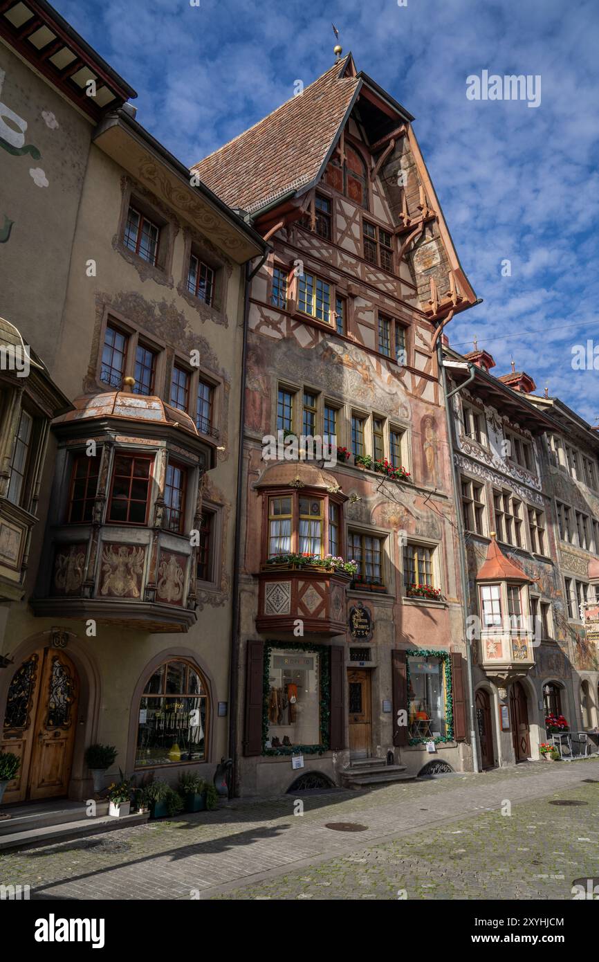 Stein am Rhein, Suisse. Célèbre pour sa vieille ville bien préservée avec ses façades peintes et ses maisons à colombages à la pointe du lac de Constance. Banque D'Images