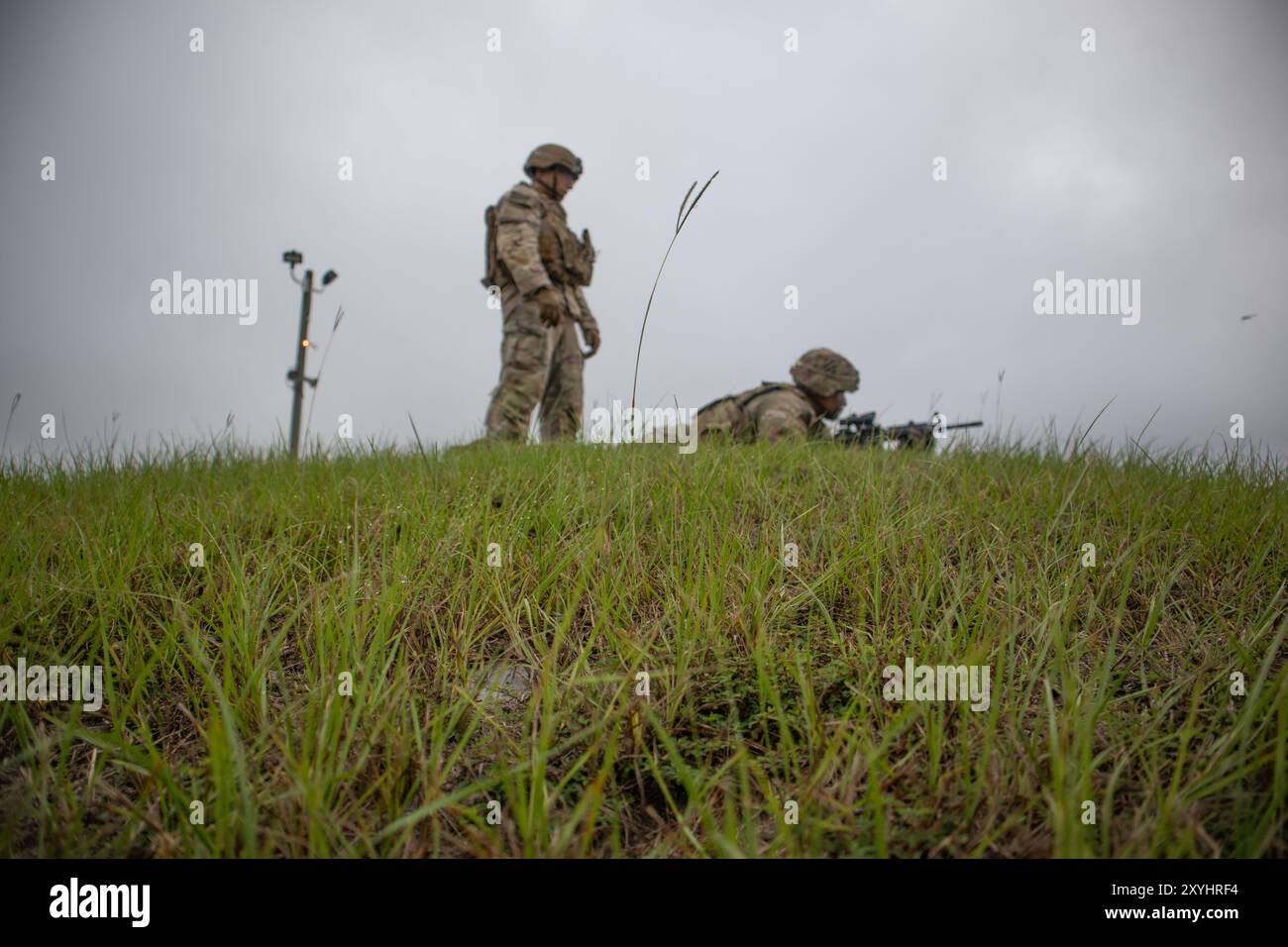 Un soldat affecté à la 3e division d'infanterie (3e ID), tire un Carbine M4 dans le cadre d'un événement de tir contre le stress lors de la 3e compétition ID Best of the Best à Fort Stewart, Géorgie, le 27 août 2024. 3rd ID forme les équipages, les escouades et les pelotons en mettant l'accent sur les fondamentaux pour construire une résilience physique et mentale holistique, puis tester ces équipes dans des compétitions comme la meilleure compétition d'escouade, en veillant à ce que les soldats Dogface soient prêts à se déployer n'importe où dans le monde et à gagner contre n'importe quelle menace. (Photo de l'armée américaine par le sergent Anthony Ford) Banque D'Images