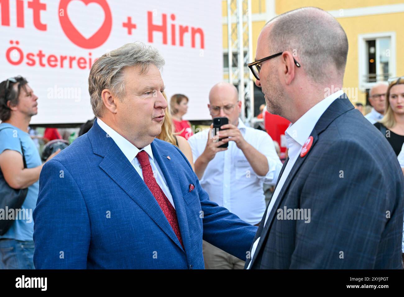 SPOE Wahlkampfauftakt zur Nationalratswahl 2024 in Linz 29.08.2024, Linz, AUT, SPOE Wahlkampfauftakt zur Nationalratswahl 2024 in Linz im Bild Michael Ludwig SP, Buergermeister der Stadt Wien, Dietmar Prammer 2024 SP, Stadtrat, Buergermeisterkandidat für Linz Oberoesterreich *** 29 2024 2024 conseiller municipal, candidat à la mairie pour Linz haute-Autriche S Banque D'Images