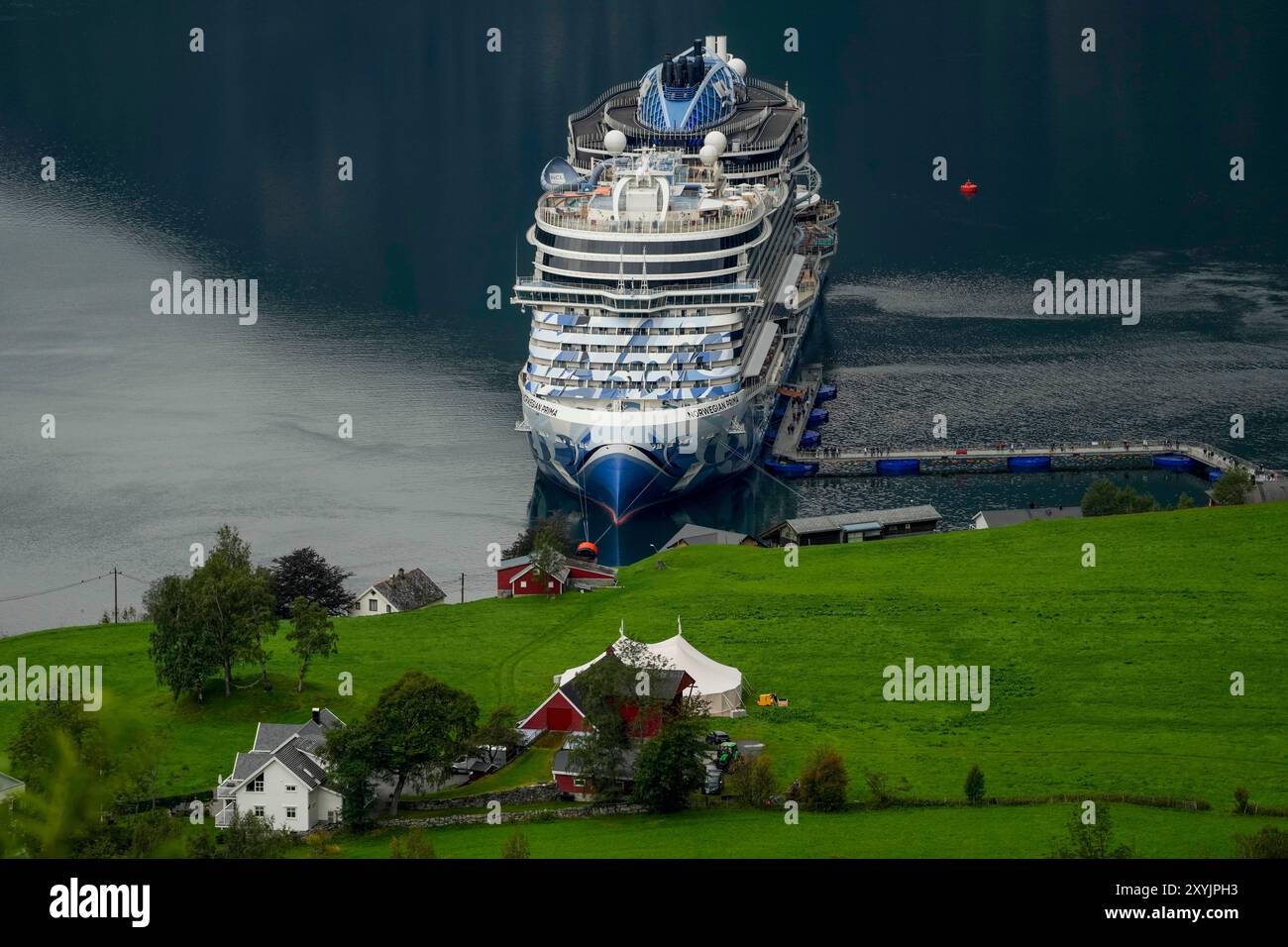 Geiranger 20240830. Un bateau de croisière accoste à Geiranger la veille du mariage de Märtha Louise et Durek Verrett à Vinjevollen à Geiranger photo : Cornelius Poppe / NTB Banque D'Images