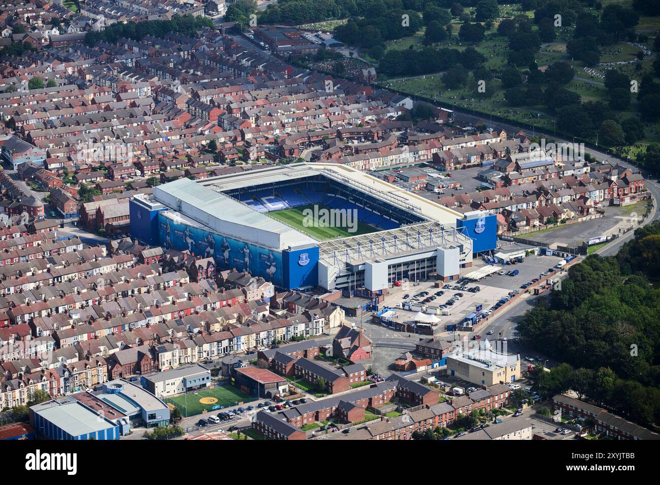 Photo prise par drone de Goodison Park, stade de l'Everton Football Club, montrant les maisons en terrasse environnantes, Liverpool, Merseyside, nord-ouest de l'Angleterre, Royaume-Uni Banque D'Images