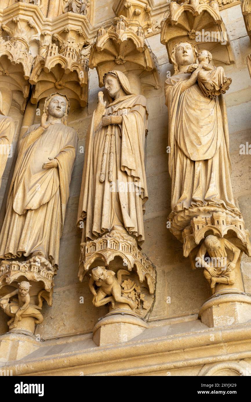 L'Annonciation, façade ouest, cathédrale d'Amiens Banque D'Images