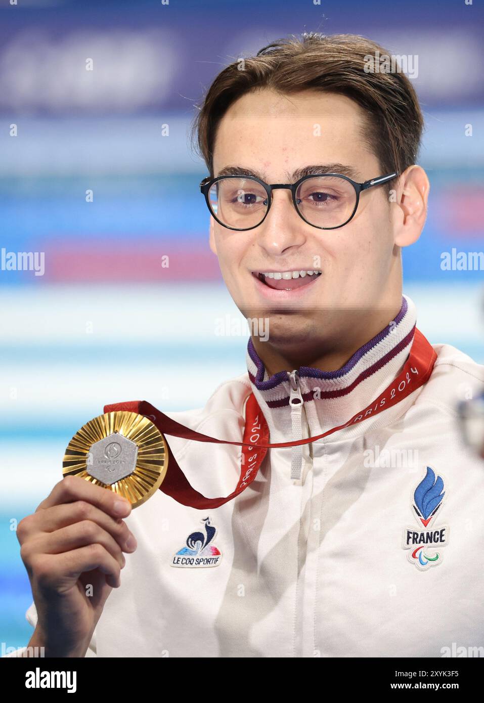 Paris, France. 29 août 2024. Ugo Didier de l'équipe de France célèbre la victoire d'or sur la finale masculine de para natation S9 400m nage libre, le premier jour des Jeux Paralympiques de Paris 2024, Paris, France. Crédit : Isabel Infantes/Alamy Live News Banque D'Images