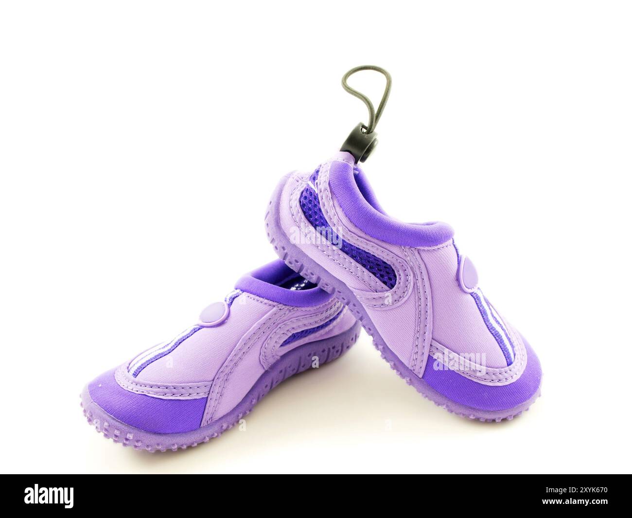 Chaussures d'eau, violettes, pour les filles, faites pour marcher dans l'eau Banque D'Images