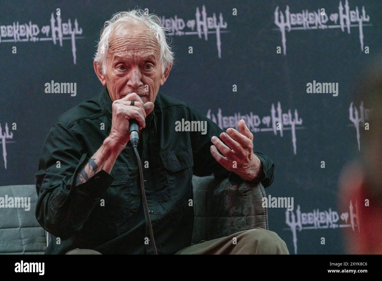 Duesseldorf-NEUSS, ALLEMAGNE, 2 novembre 2019 : lance Henriksen (*1940, acteur américain, Alien, Millenium) parle de ses expériences dans le film indu Banque D'Images