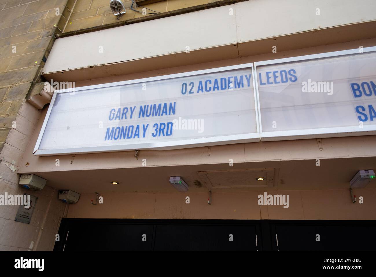 Leeds Angleterre : 4 juin 2024 : O2 Academy Leeds affiche les événements à venir avec des bannières mettant en vedette le concert de Gary Numan, Bongos Bingo Big Letters Banque D'Images