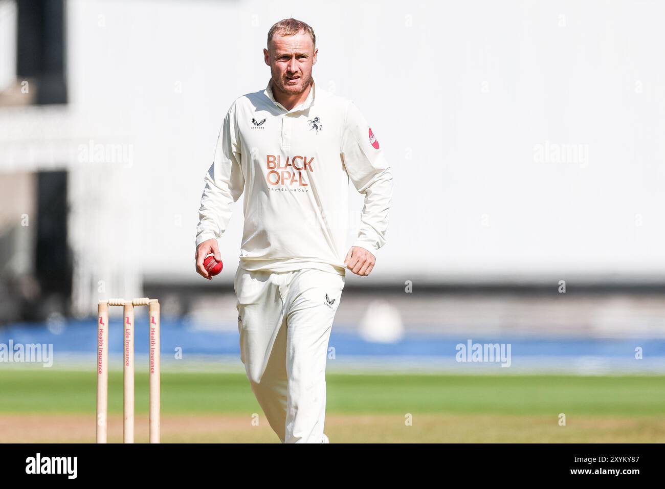 Birmingham, Royaume-Uni. 30 août 2024. #28, Matt Parkinson du Kent se prépare à jouer lors du match de Vitality County Championship Division One entre Warwickshire CCC et Kent CCC à Edgbaston Cricket Ground, Birmingham, Angleterre, le 30 août 2024. Photo de Stuart Leggett. Utilisation éditoriale uniquement, licence requise pour une utilisation commerciale. Aucune utilisation dans les Paris, les jeux ou les publications d'un club/ligue/joueur. Crédit : UK Sports pics Ltd/Alamy Live News Banque D'Images