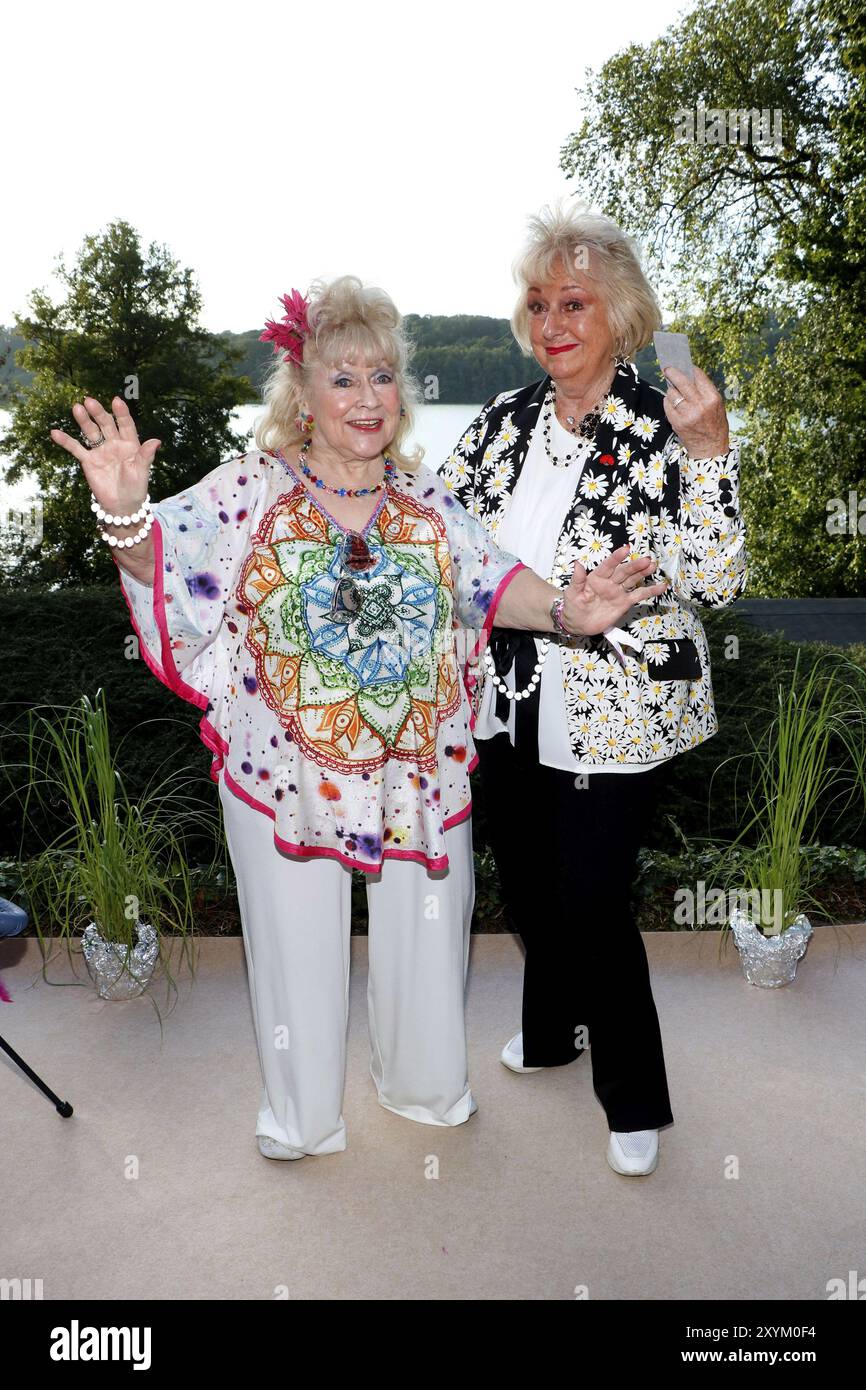 EVA Jacob et Stefanie Simon à l'événement Landpartie avec Julian F.M. Stoeckel au Strandhotel Vier Jahreszeiten à Buckow, Brandebourg, le 23/08/2 Banque D'Images
