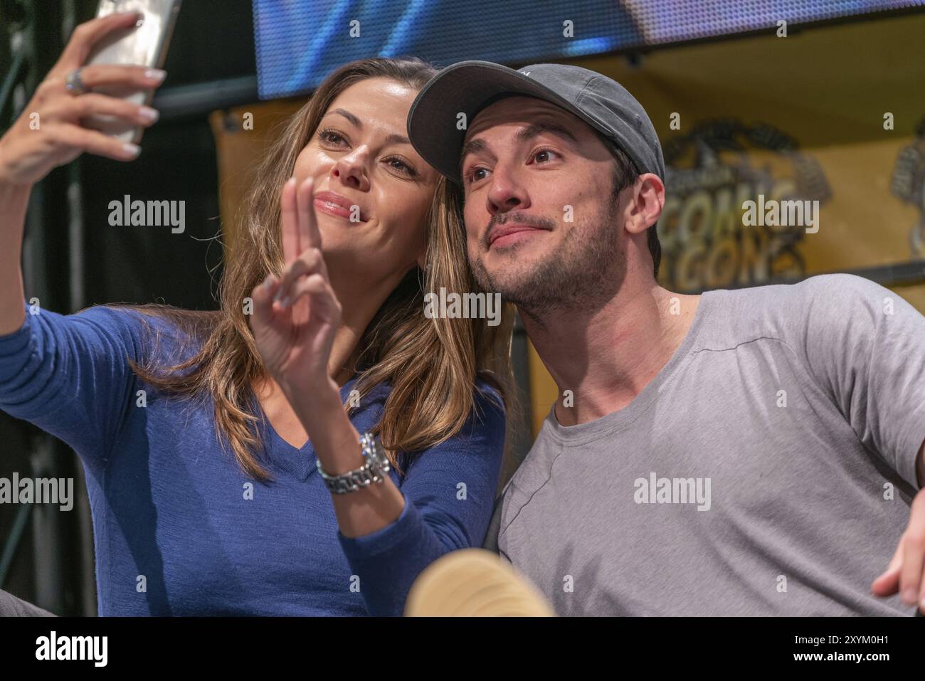 DORTMUND, ALLEMAGNE, 8 décembre 2019 : Olga Fonda et Michael Trevino au German Comic Con Dortmund, une convention de fans de deux jours Banque D'Images